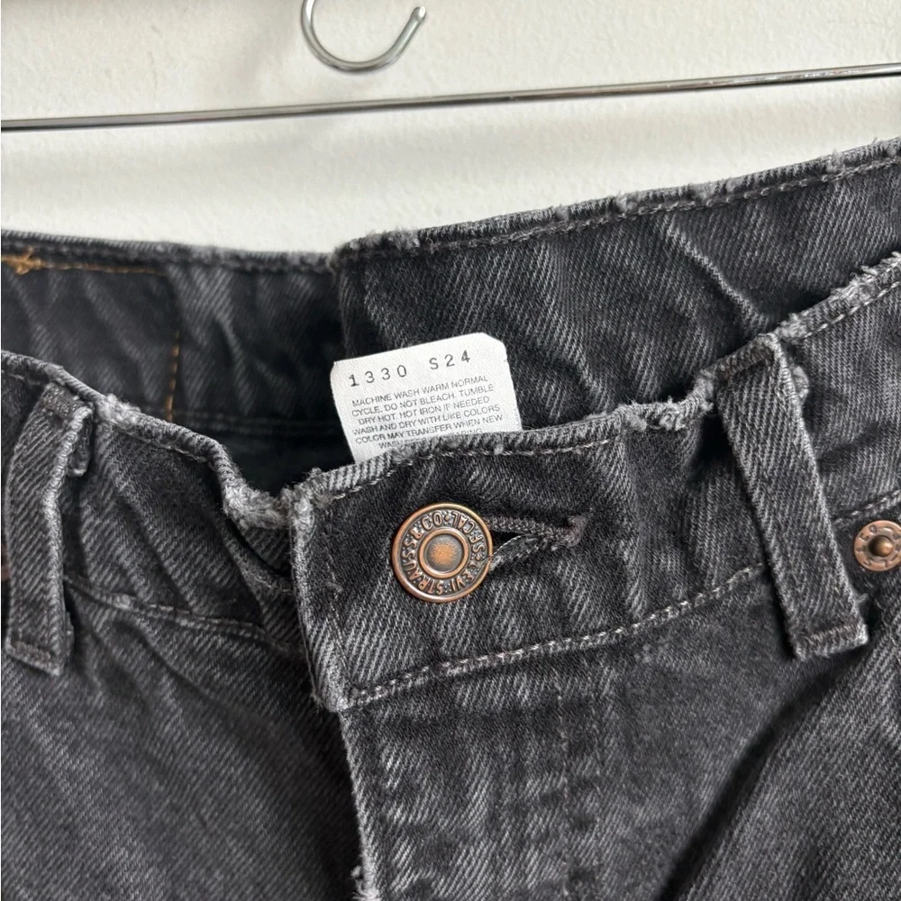 Vintage Levi’s 555 Relaxed Fit Straight Leg Jeans Black Denim Made in USA 38X32